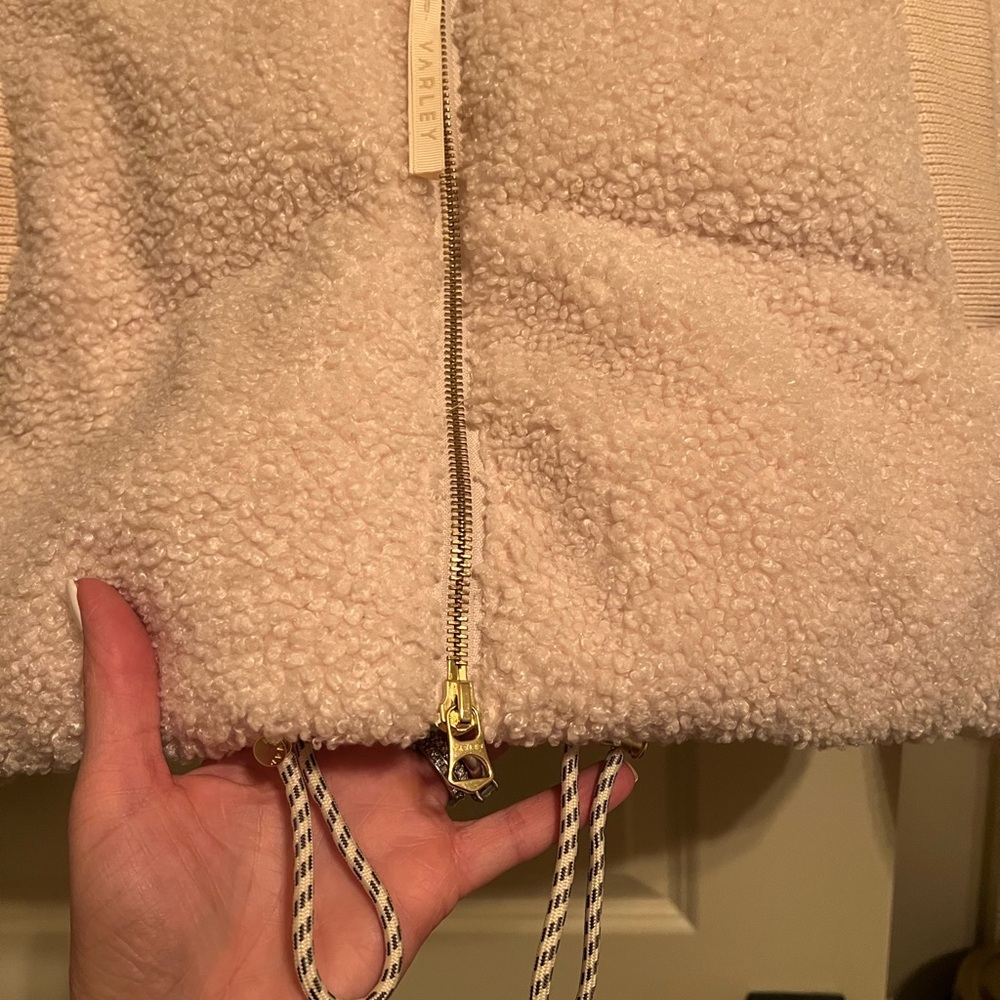 Varley- Wilkins Sherpa Puffer Jacket - Sandshell - Picture 5 of 5